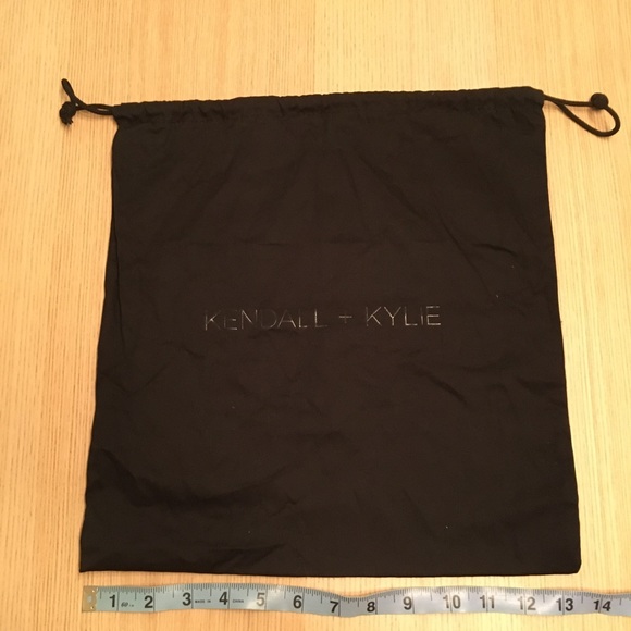 Kendall + Kylie dust bag 14”x13.5” - Picture 1 of 3